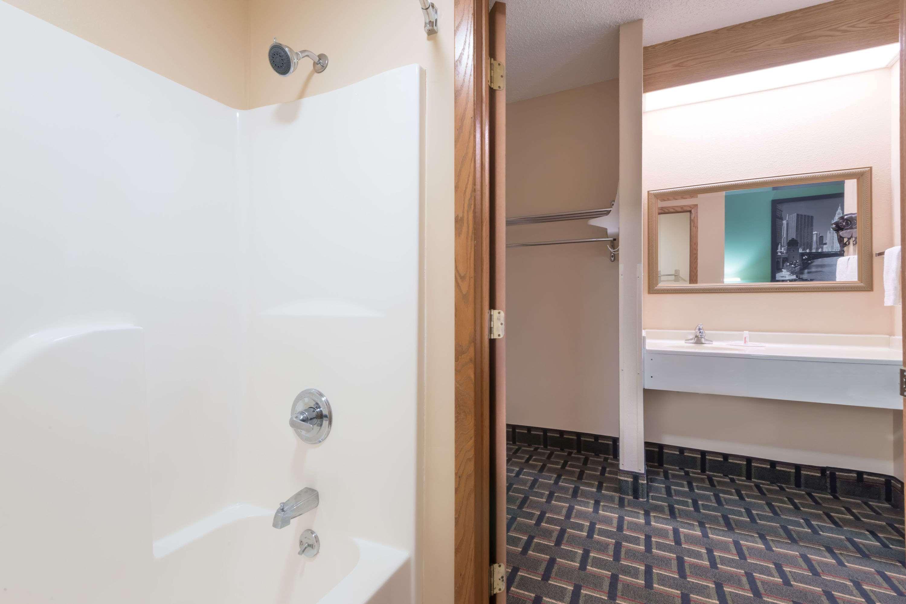 מלון Mount Carmel Super 8 By Wyndham Mt. Carmel Il מראה חיצוני תמונה